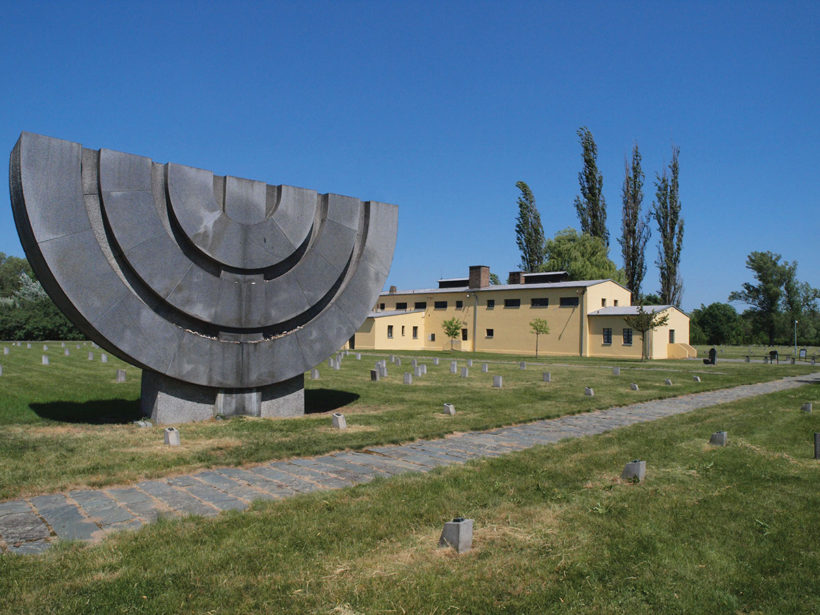 Terezín – hřbitov a krematorium